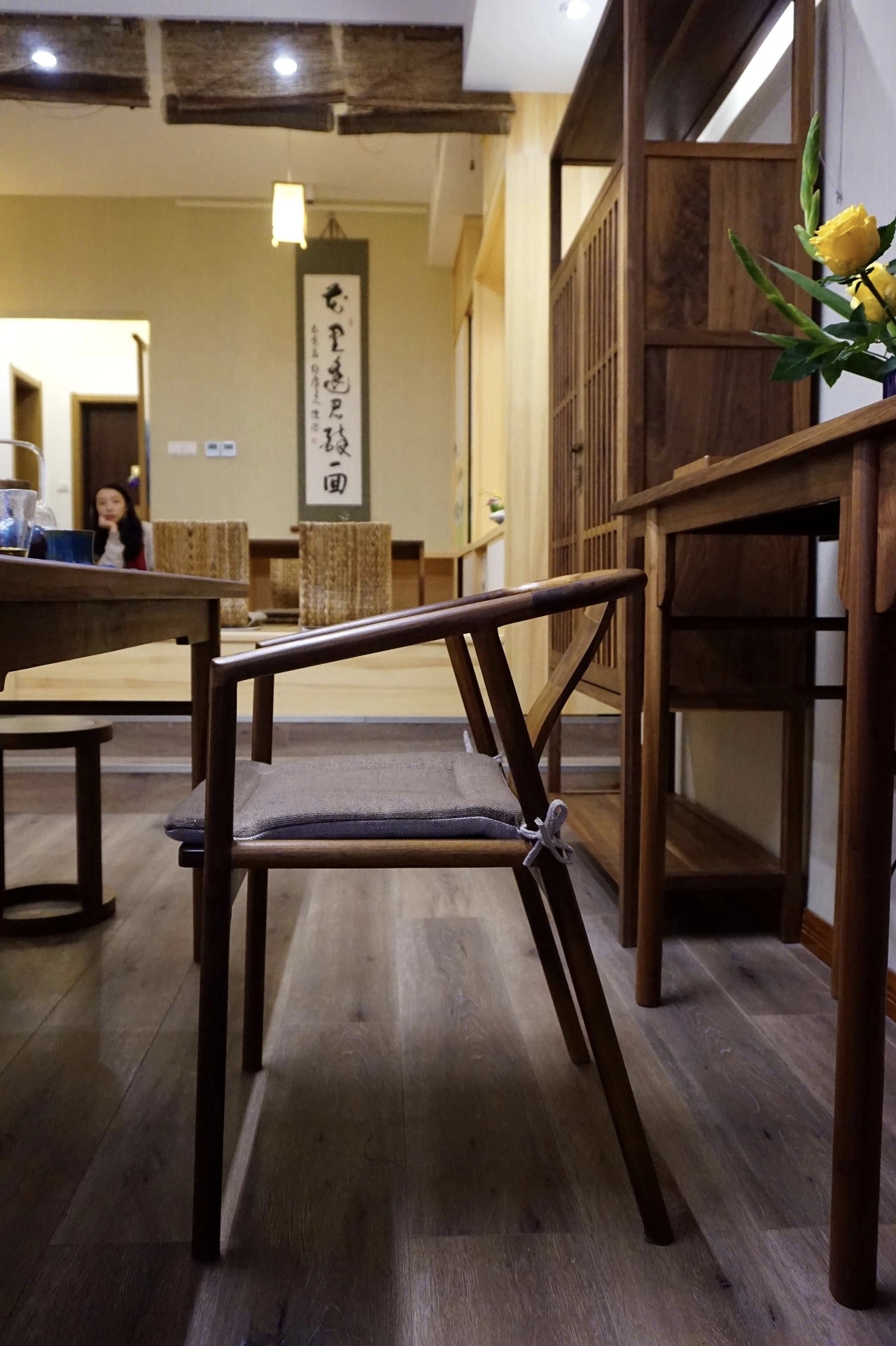 实木家具 - 实木衣柜内部格局怎么设计？挂衣区、叠放区、抽屉、裤架、被褥区
